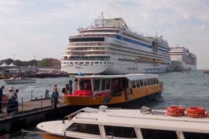 Venice cruise terminal private transfer cruise passengers. Booking form for cruise passengers that arrive in Venice and Treviso airports